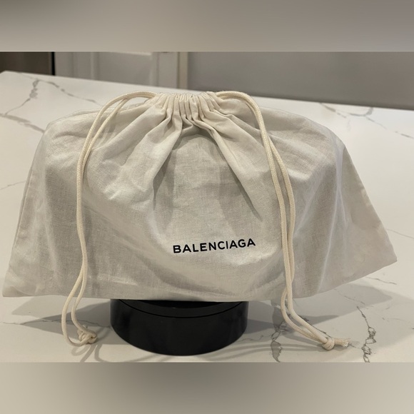 Balenciaga, Black Leather Crossbody w/ Front Closure. Includes Dust Bag. - Picture 11 of 16